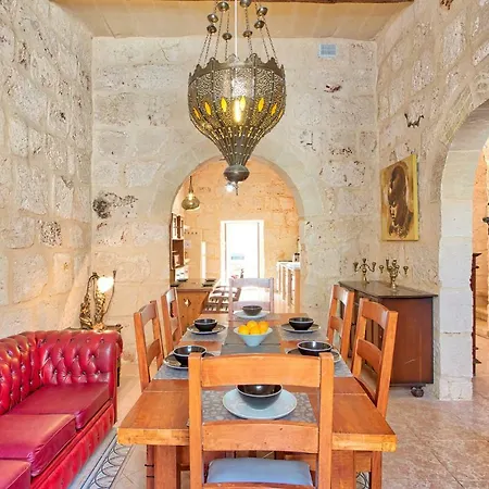 Mel192 - House Of Character - Private Entrance