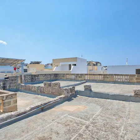 Mel192 - House Of Character - Private Entrance *